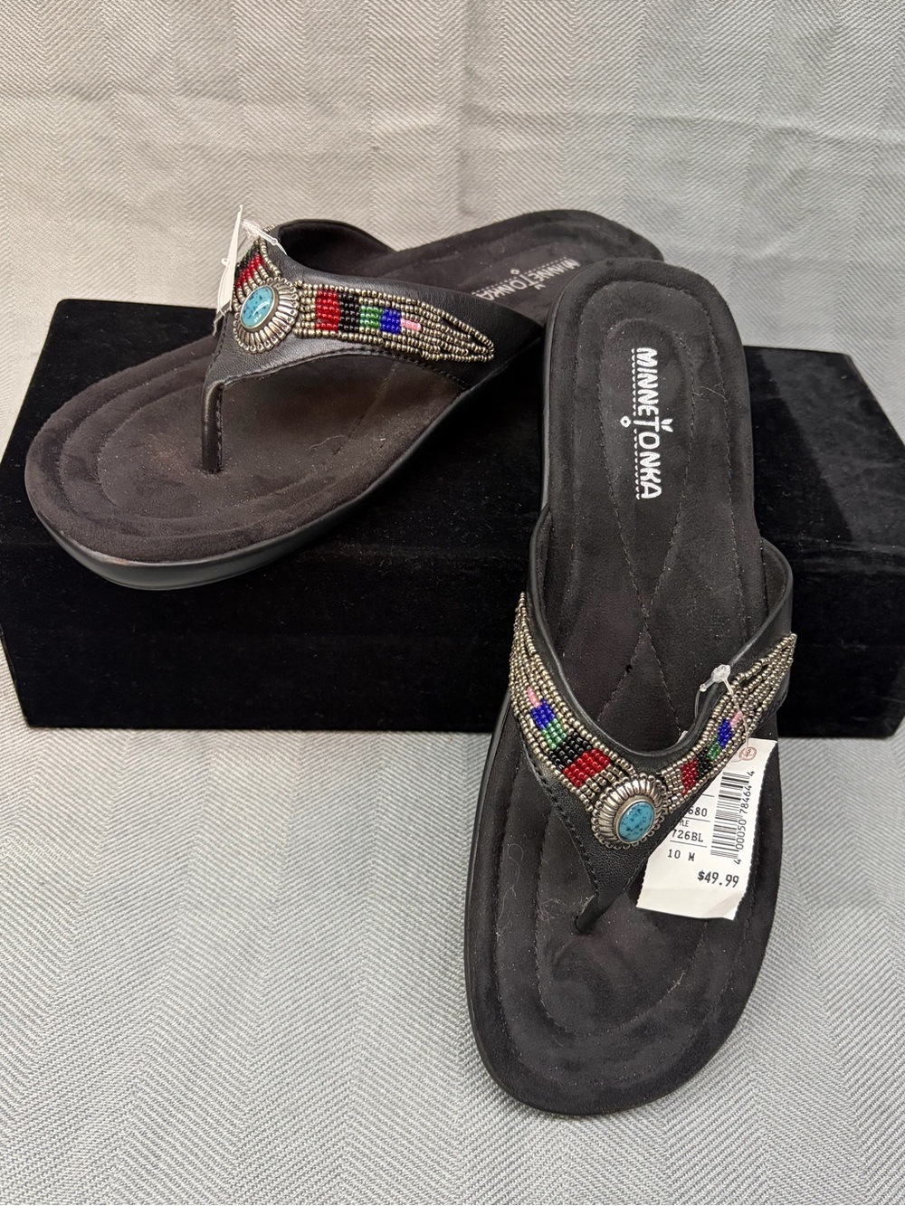 NWT Minnetonka women’s sz 10 black suede thong/sandal southwest style beaded